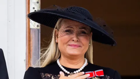 Norvegiya qirolichasi Mette-Marit sog‘lig‘i tufayli ishdan chetlatildi