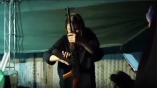 Eronlik qiz Kalashnikov avtomatini rekord vaqtda yig‘ib ajratdi