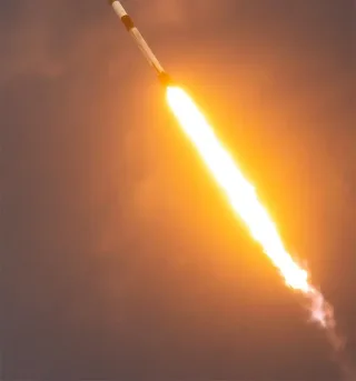 SpaceX orbitaga yana yuzdan ortiq kosmik apparatni muvaffaqiyatli chiqardi