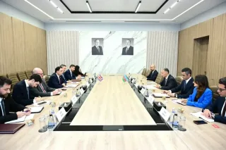 Buyuk Britaniya va Ozarbayjon strategik sheriklik kelishuvini imzoladi