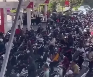 Bali orolida benzin taqchilligi sababli uzun navbatlar yuzaga keldi