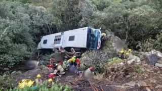 Ispaniyada avtobus jarlikka qulab tushishi oqibatida ko‘plab kishi jarohatlandi