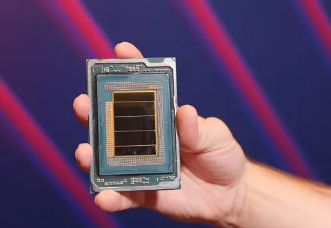 Intel aktsiyalari rekord darajada qimmatlashdi, hukumat paketi 36 mlrd dollarga yetdi