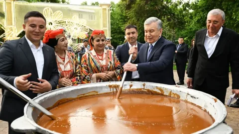 Mirziyoyev Toshkentdagi Bog'imaydon mahallasi hayoti bilan tanishdi