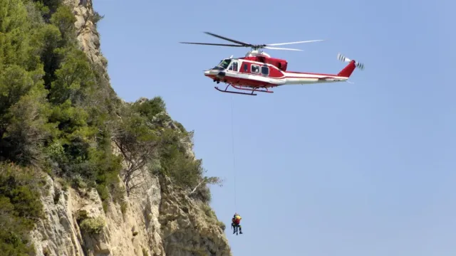 Kaliforniyada 60 metr balandlikdan jarlikka qulagan ayol tirik qoldi