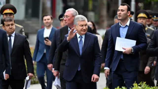 Mirziyoyev Toshkentdagi yangi gastronomik turizm ko'chasi bilan tanishdi
