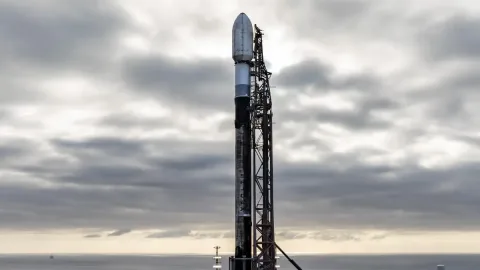 SpaceX raketasi koinotga 45 ta sun'iy yo'ldoshni olib chiqadi