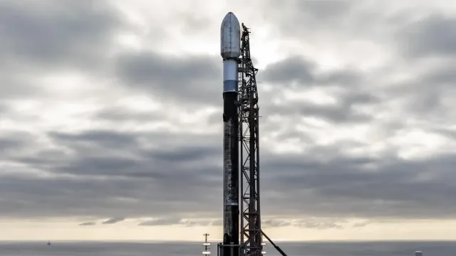 SpaceX raketasi koinotga 45 ta sun'iy yo'ldoshni olib chiqadi