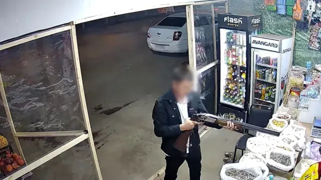 Ohangaron tumanida xotiniga miltiq bilan hujum qilgan erkak qamaldi