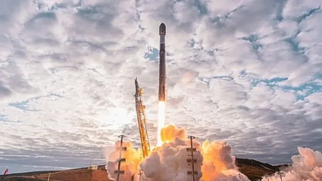 SpaceX kompaniyasi orbitaga chiqarilgan sunʼiy yo‘ldoshlar soni bo‘yicha rekord o‘rnatdi