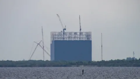 SpaceX kompaniyasining Gigabay zavodlari qurilishidan yangi fotoreportaj