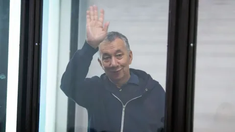 Qirg‘iziston prezidenti Farid Niyazovni afv etish to‘g‘risida farmon imzoladi