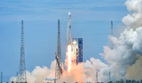 Xitoy qayta foydalaniladigan raketa texnologiyasini muvaffaqiyatli sinovdan o‘tkazdi