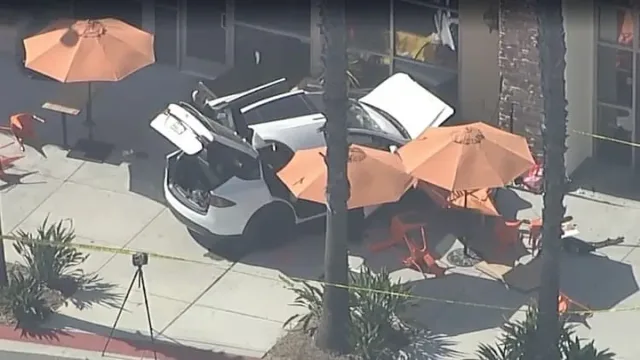 Kaliforniyada Tesla kafega urilishi oqibatida bir kishi halok bo‘ldi