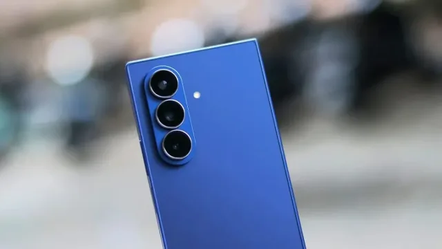 Samsung buklanuvchan smartfonlari narxi sezilarli darajada oshishi mumkin