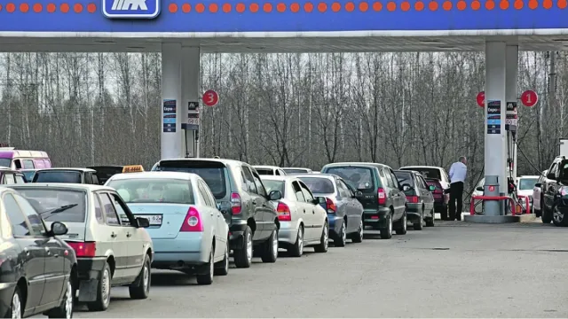 Rossiyada benzin taqchilligi fonida amaldorlarga alohida imtiyozlar berildi