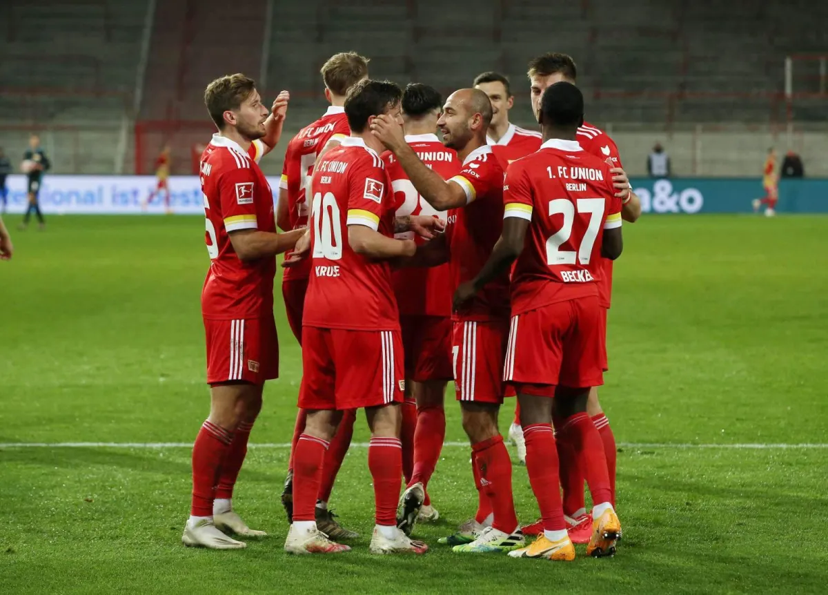 Vensan Kompani Bundesliga tarixidagi birinchi ayol murabbiyni qo'llab-quvvatladi