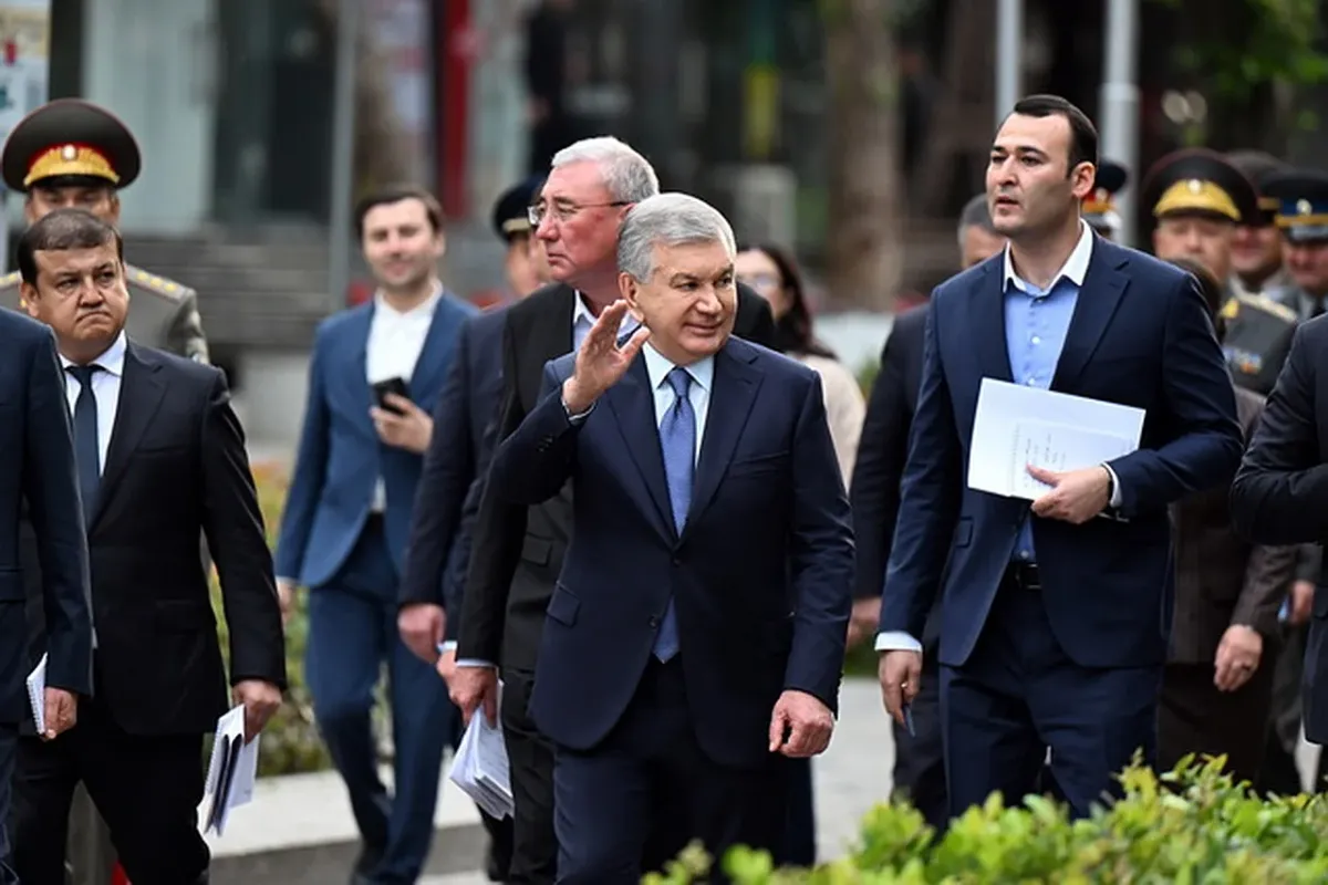 Mirziyoyev Toshkentdagi gastronomik ko'cha faoliyati bilan tanishdi