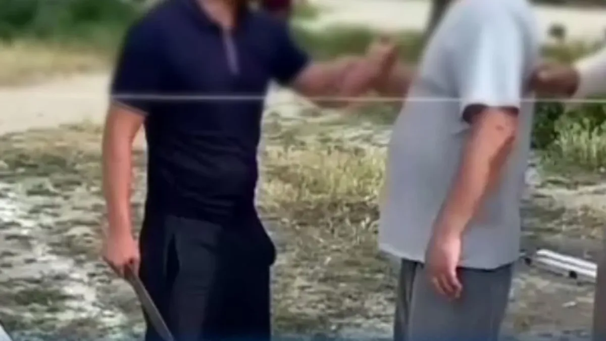 Quvada yer talashgan fuqaro pichoq bilan odamlarga tahdid qildi