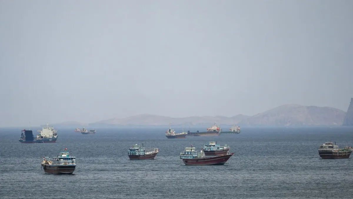 Tramp Ho'rmuz bo'g'ozidagi kemalarni chiqarish bo'yicha amaliyot boshladi