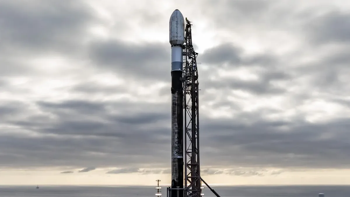 SpaceX raketasi koinotga 45 ta sun'iy yo'ldoshni olib chiqadi