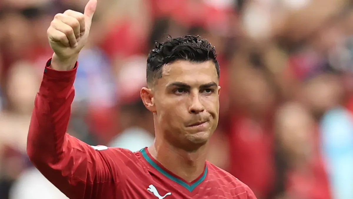 Rio Ferdinand Ronaldoni tanqid qilayotganlarga keskin munosabat bildirdi