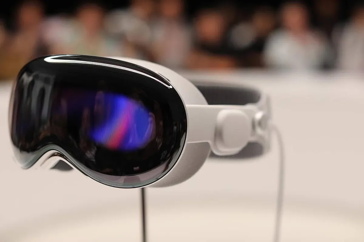 Apple Vision Pro rahbari faoliyatini OpenAI kompaniyasida davom ettiradi
