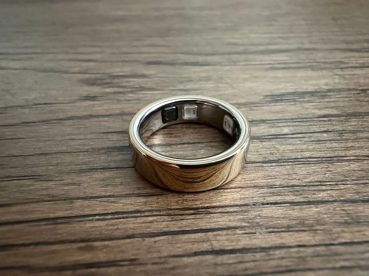 Oura Ring 5 aqlli uzugining yangi va ixcham ko‘rinishi