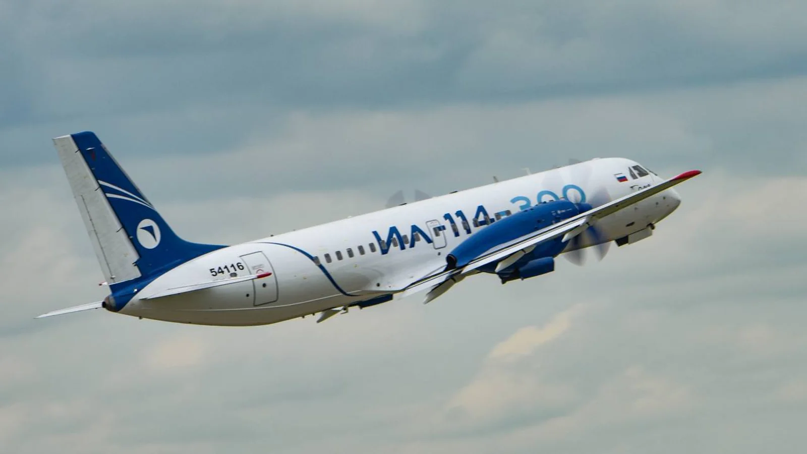 Mahalliy butlovchi qismlarga ega Il-114-300 samolyoti Pulkovoga yetib keldi