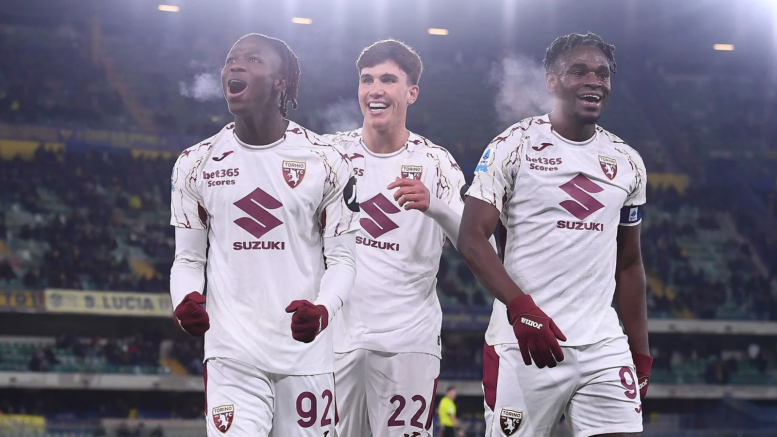 Everton va Brayton A Seriya yulduzi uchun kurashmoqda