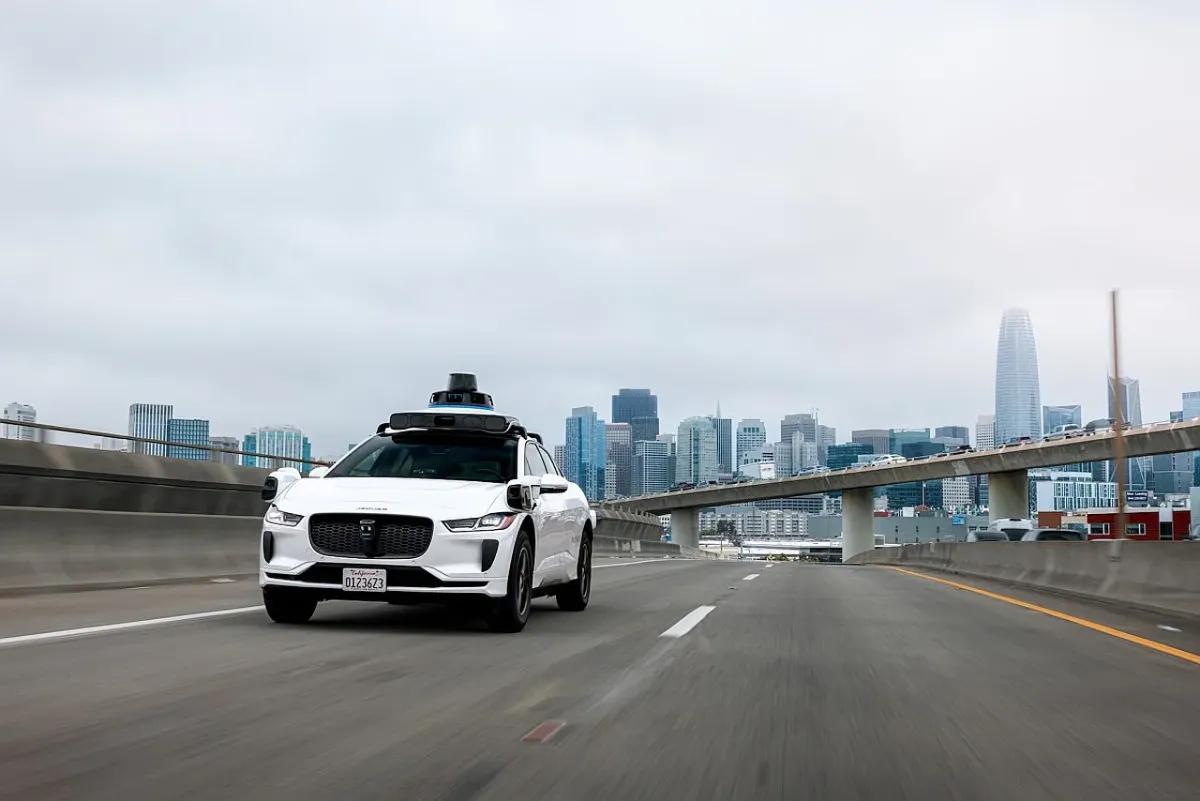 Waymo avtonom taksilari yuqori tezlikdagi avtomagistrallarga qaytmoqda