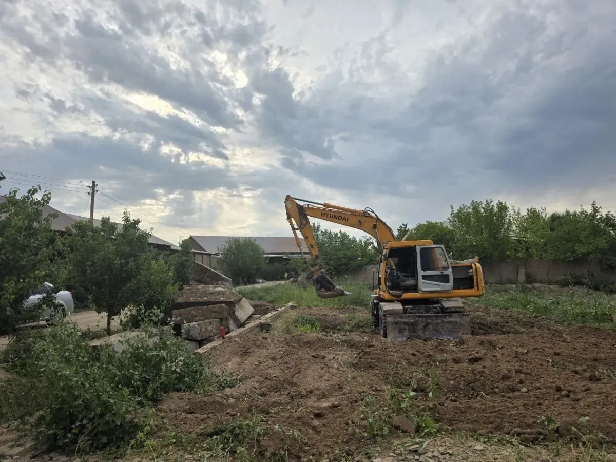 Beruniy tumanida noqonuniy qurilgan inshoot buzib tashlandi