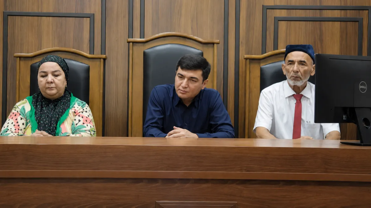 Toshkentdagi avtobozorda mijozlarni aldagan shaxslarga sud hukmi o‘qildi