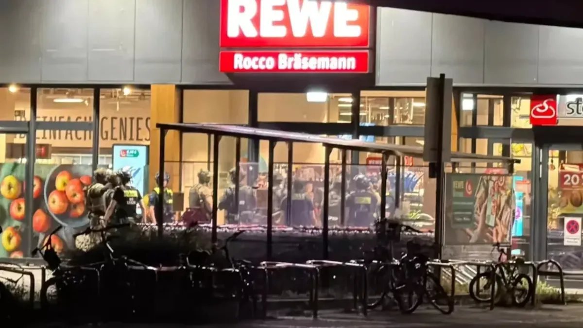 Berlinda supermarket kassiri 11 soat davomida garovda ushlab turildi