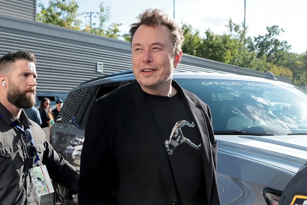 Ilon Mask Teslani suniy intellekt kompaniyasiga aylantirmoqchi