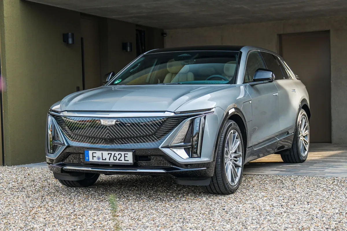 General Motors Britaniyada Cadillac brendini qayta tiklashni kechiktirmoqda