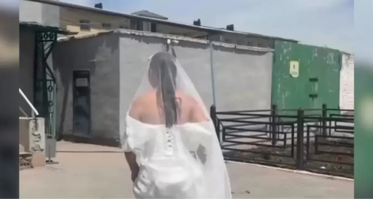 Kelinlik libosidagi ayolning qamoqxonadagi nikohi nima uchun qoldirildi