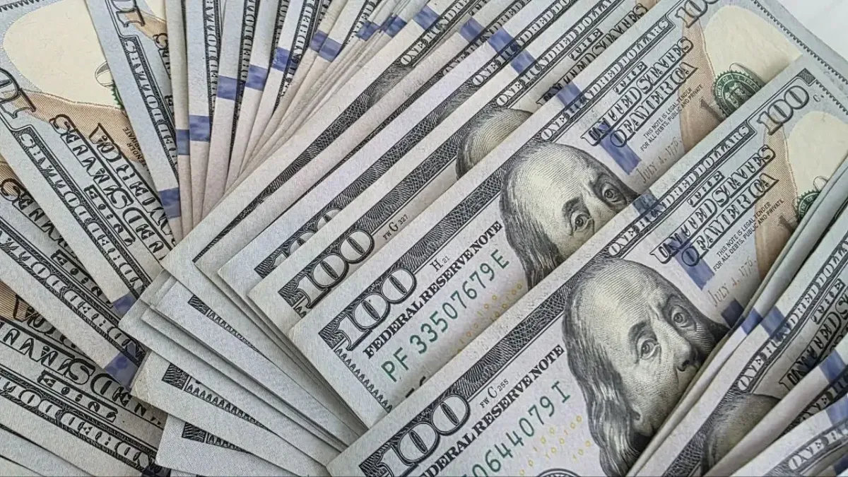 AQSH davlat qarzi ilk bor qirq trillion dollardan oshdi