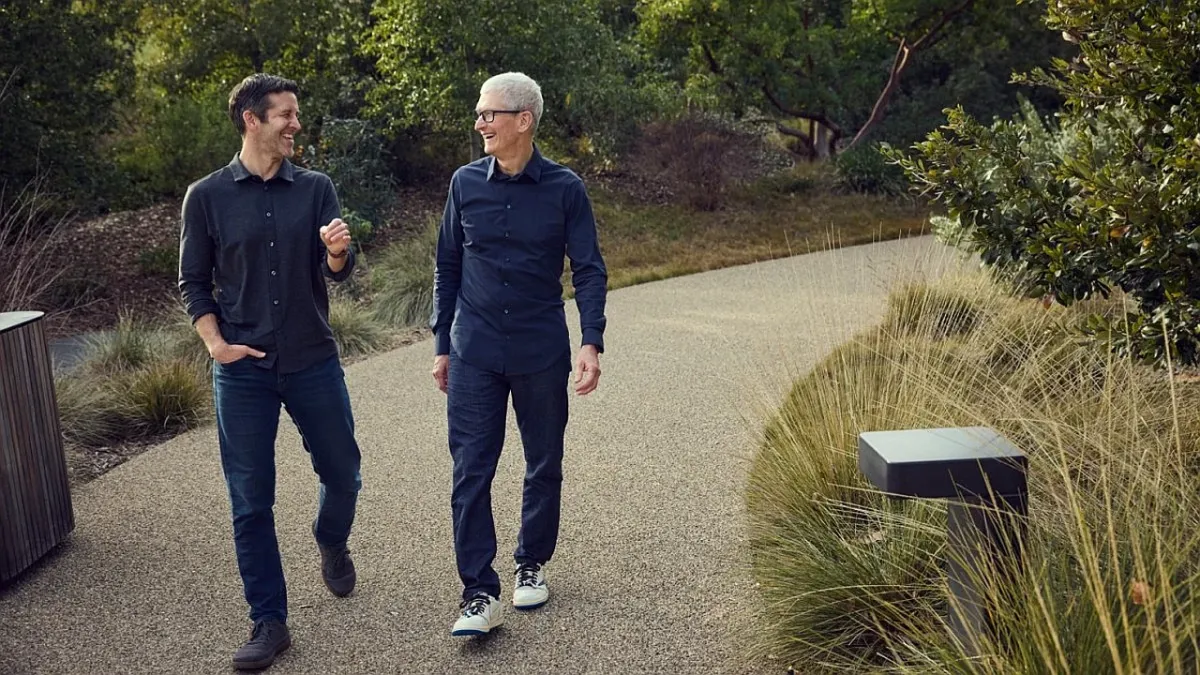 Tim Kuk Apple bosh direktori lavozimini Jon Ternusga topshirdi