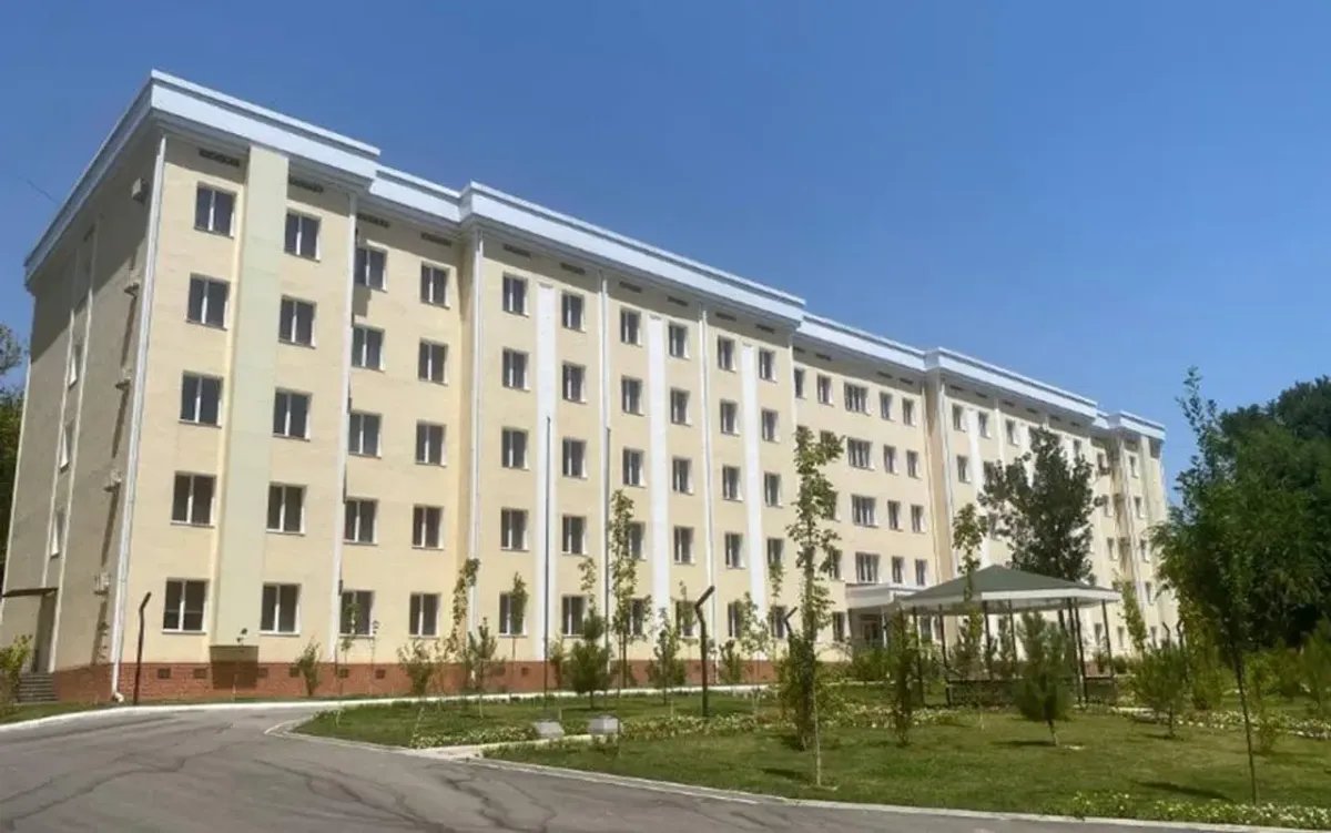 Toshkentdagi maktab-internatda to‘rtinchi qavatdan yiqilgan o‘quvchi vafot etdi