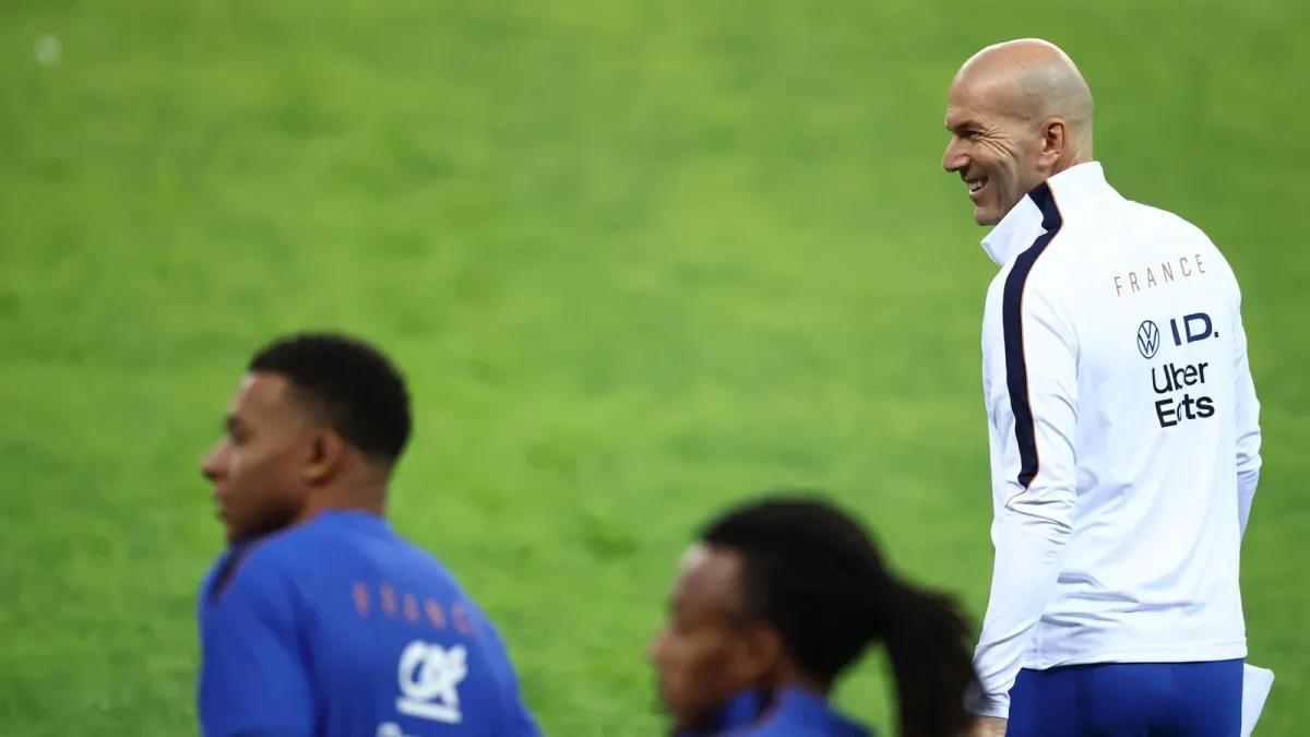 Zinedin Zidan Fransiya terma jamoasida qat'iy tartib o'rnatmoqda