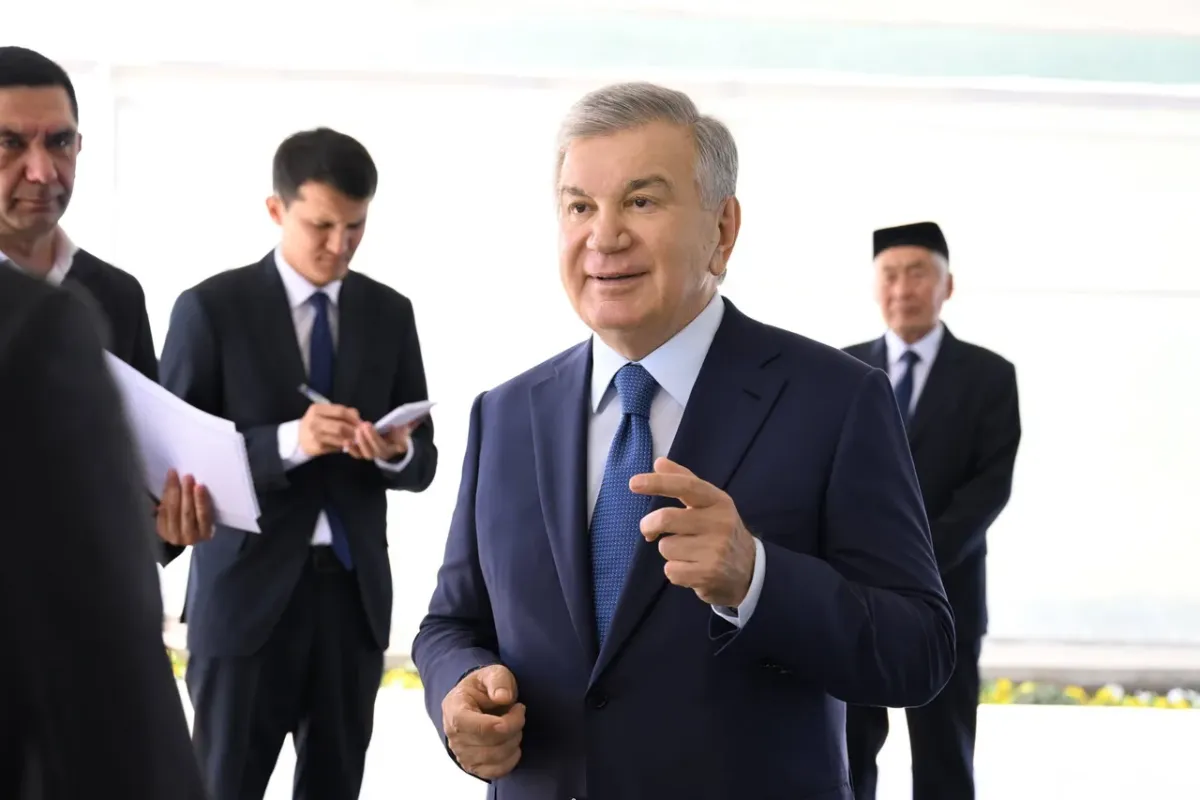 Shavkat Mirziyoyev Kegeyli tumanidagi innovatsion issiqxona faoliyati bilan tanishdi
