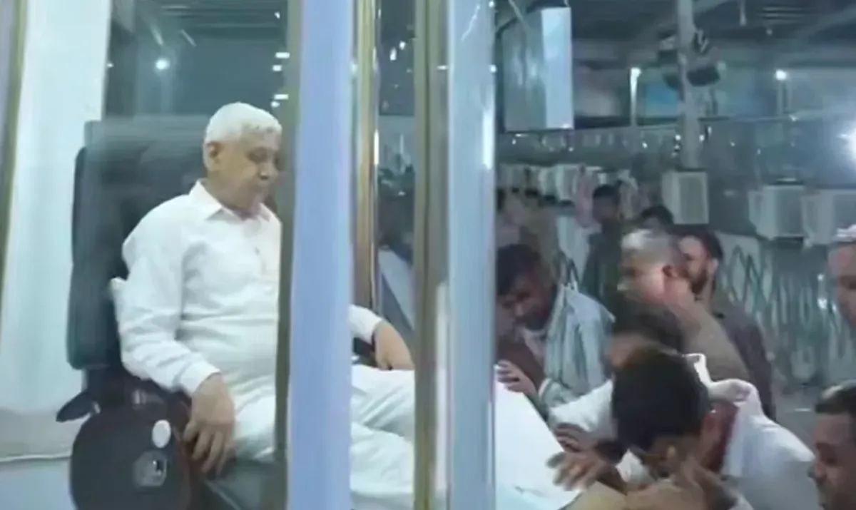 Hindistondagi diniy yetakchining hashamatli transport vositasi muhokamalarga sabab bo‘ldi