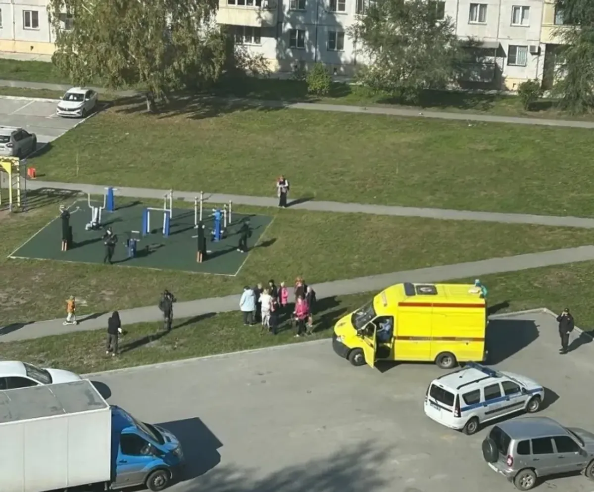 Novosibirskda o‘n ikki yoshli qiz ikki bolani pichoqladi