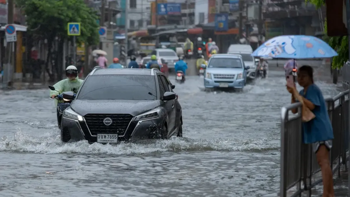 Bangkokda kuchli suv toshqini tufayli barcha tumanlar favqulodda holatda