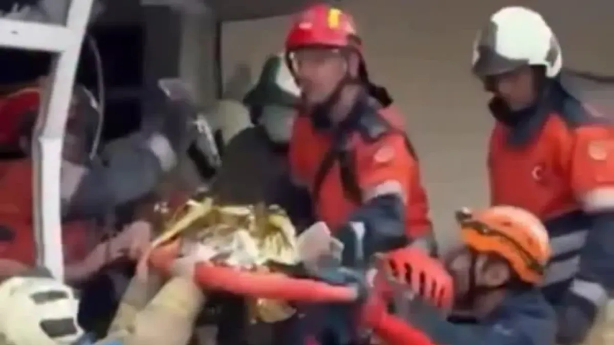 Istanbulda ko‘p qavatli bino qulashi oqibatida besh kishi halok bo‘ldi