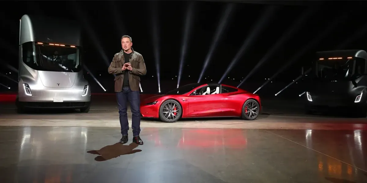 Ilon Mask yangi avlod Tesla Roadster superkarini taqdim etdi