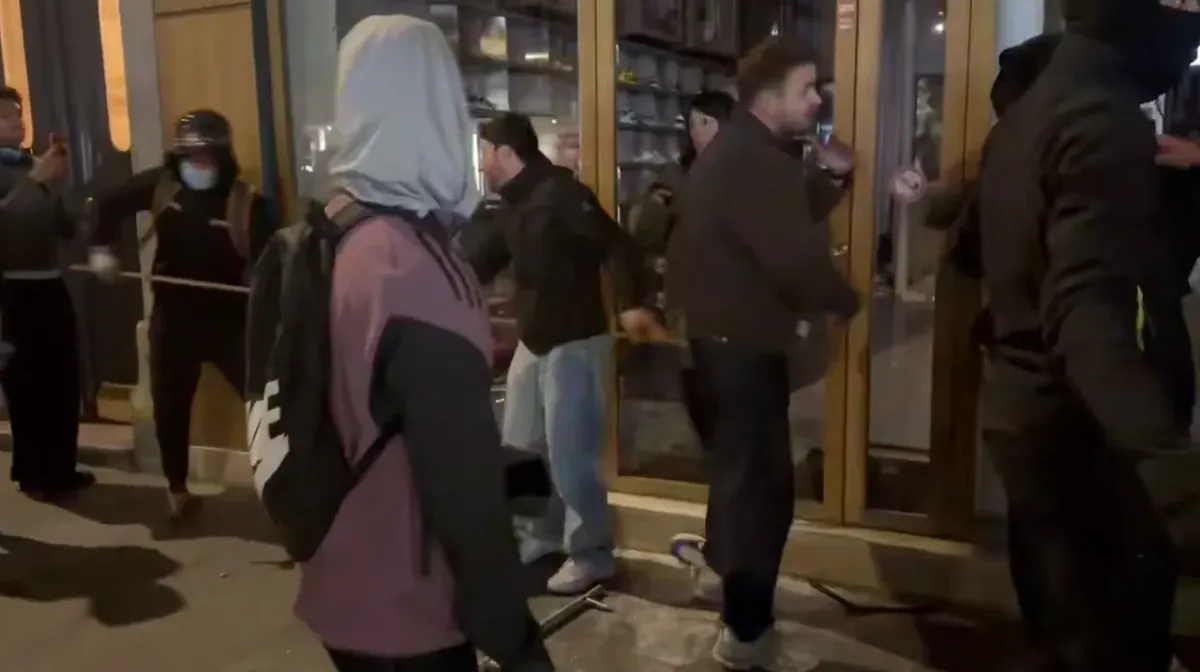 Fransiyada birgina so‘z do‘konni talonchilikdan saqlab qoldi