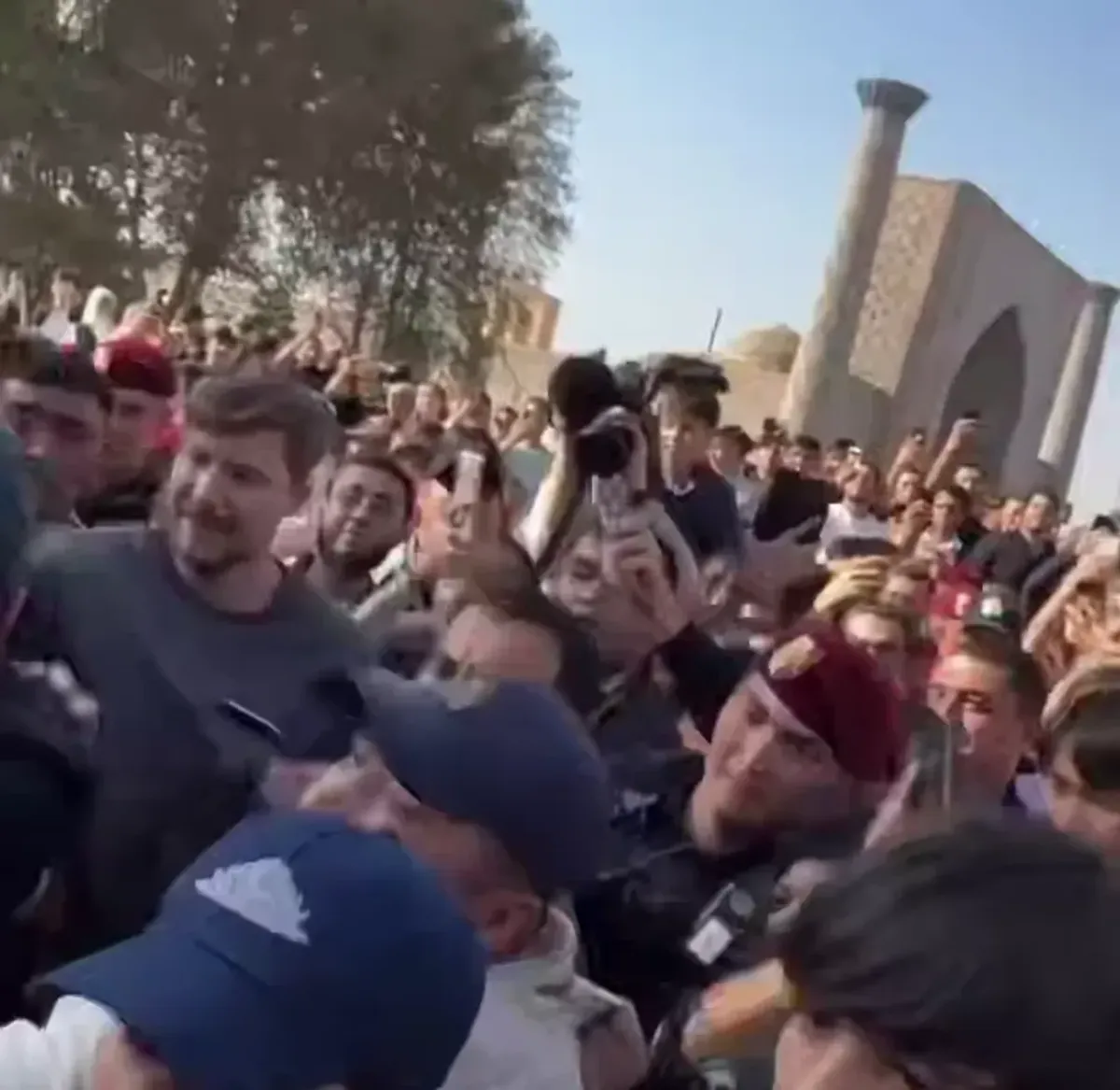 Samarqanddagi MrBeast tashrifi jamoatchilikda jiddiy savollar uyg‘otdi