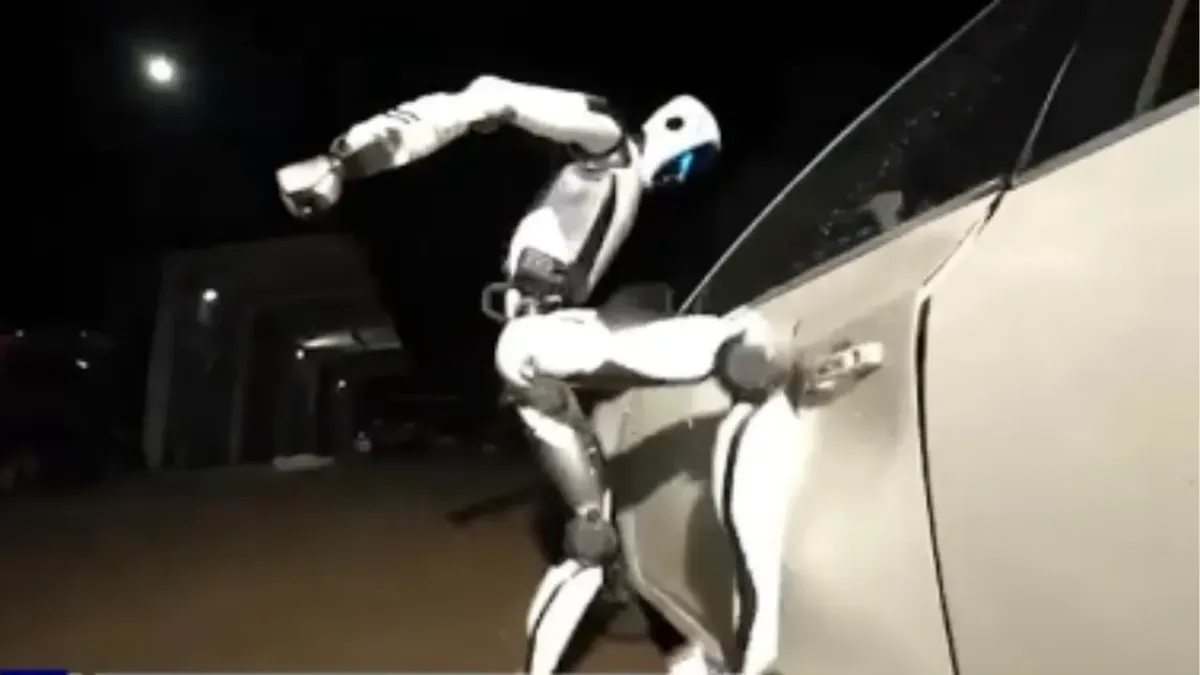 Unitree kompaniyasining yangi roboti kuch sinovida avtomobilni pachoq qildi